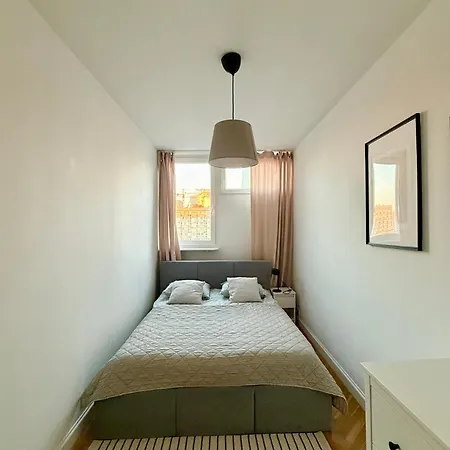 公寓 Cozy Zelazna 华沙